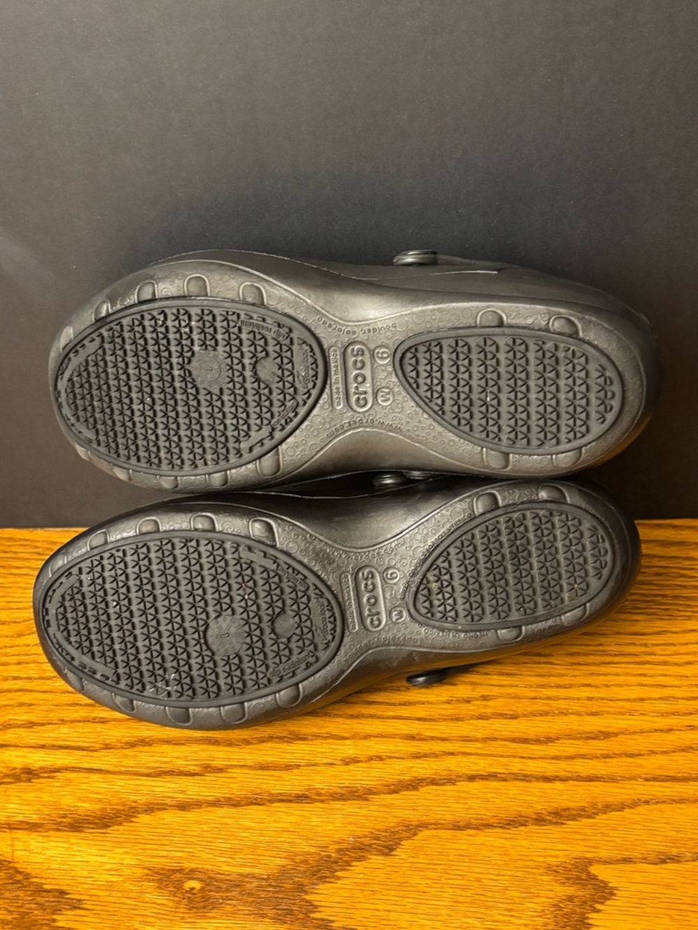 Crocs black comfort clogs slippers shoes sz 6 women’s - Picture 7 of 7